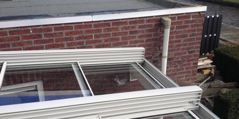 veranda met glazen schuifdak